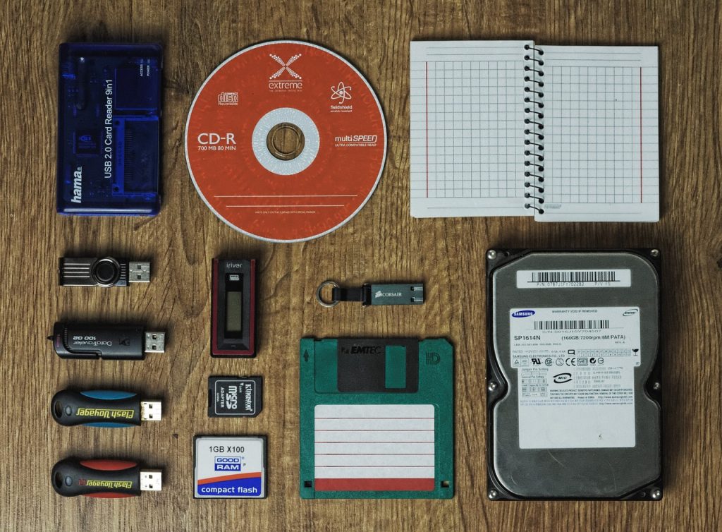 usb, memory card, cd-932180.jpg